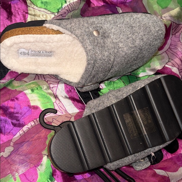 Primark Soft Gray Women's Slippers - Picture 3 of 3